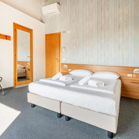 Hotel Al Castello Torri Del Benaco Buitenkant foto